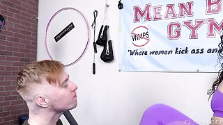 Flexible gym girl Victoria Voxxx is enjoying pussy-licking so much