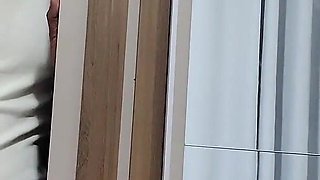Amigo Do Meu Entiado Escondido No Guarda Roupa a Madrasta Ensinou O Inocente a Trepar