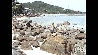Genie Bunny Wanted to Masturbate on the Beach