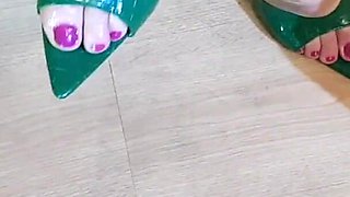 Sexy tapping in green heels and open toes.
