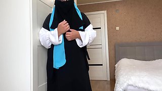 Arab Wife in Hijab Found a Sex Toy While Cleaning and Got Horny