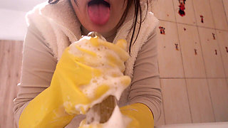 My Stepsister in Yellow Dishwashing Gloves Takes a Bath with a Dildo and Lots of White Foam and Soap