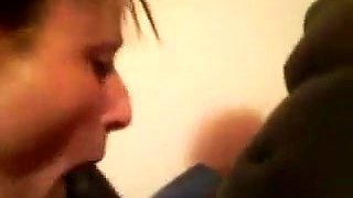 Si scopa un nero davanti al fidanzato