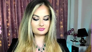 Big boob brunette masturbates on webcam