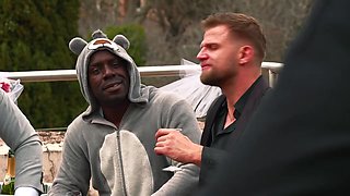 A fantasy tickled the mind of Leila, 23 years old... - Jacquie et Michel TV