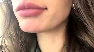 Shy_priincess masturbates in public toilet