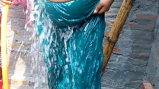 Sadia Is a Very Sexy Girl Shows His Pussy