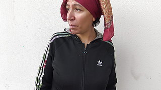 Turkish girl in GERMANY is SO HORNY !!! Sex with a stranger during her lunch break.