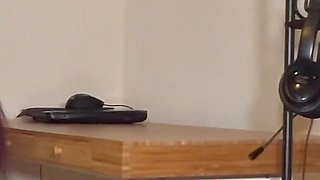 Babyfantasy83 - Un Geek Me Baise Sur Son Bureau Et Me Recouvre Le Visage De Sperme