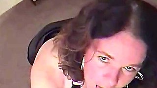 MOM GIVES AMAZING BLOWJOB TO BIG COCK
