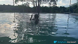 Fucking a Colombian Woman Who Uncaged Me in the Pool