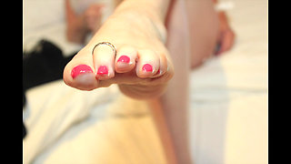 Mrs Mature Feet sets you a Jerk off challenge