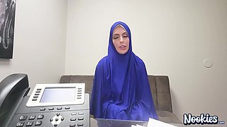 Alexa Payne In Hijab Girl Pays Off Immigration By Fucking Him - Nookies 10 Min