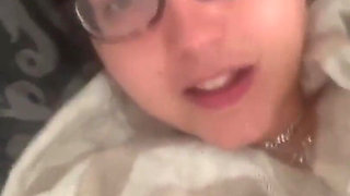 WildEnglishBBW rubbing my clit spreading my dripping wet pink pussy