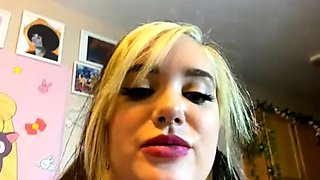 Young amateur teen in solo masturbation getting kinky