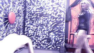 Push-up ballbusting - Mistress Zeida