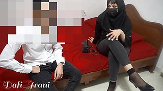 Persian Mommy likes to keep her pussy busy during business