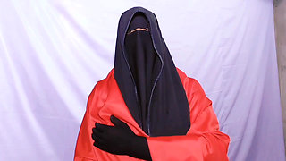 Beautiful stepmother spends the night with her stepson and has sex with him