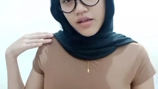 Horny Hijab Masturbation Until Wet