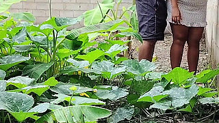 Follo a Madrastra India Al Aire Libre Hasta Dejar Su Concha Llena De Semen