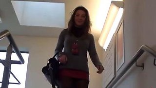 Julie Skyhigh - Pissing