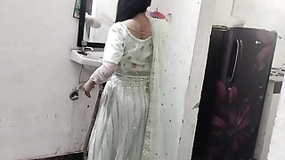 Cute school girl ko paise dekar jabar dasti pakad ke pel diya