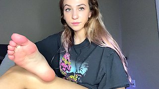 Cute teen girl enjoys foot fetish