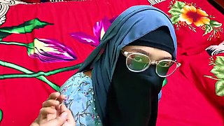 Sexy Indian Bhabhi Demands Donation and Gets Hardcore Fuck