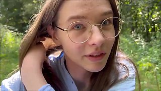 Amateur teen with big pussy lips solo