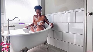 Lyric Sky - Wild Dildo Masturbation And Hard Pussy Pounding-steamy Clawfoot Tub Bubble Bath