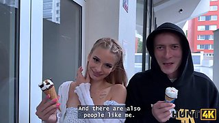 HUNT4K. Sexy blonde doesnt mind to have sex with benefits in front of her boyfriend