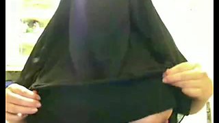 Arab fat wife shows her gorgeous boobs on camera