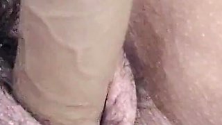 Enfio O Pau De Silicone Na Minha Buceta