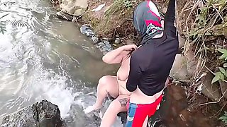 Julieta Carden, My Neighbor Does It For Me In The River, In The Open Air