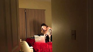 Bettie Bondage – Pregnant Mom Caught Camming