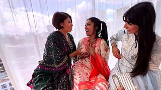 SAHARA KNITE - Desi Bhabhi Threesome