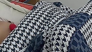 I Surprise My Stepsister in Bed Masturbating and I Get Into Her Sheets - Porn 100% in Spanish.