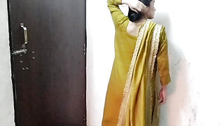 School girl ki tight pussy daba daba kar pel diya