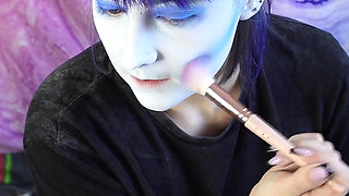 Alice Does Makeup