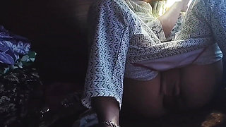Bhabhi did a great sex in the bus