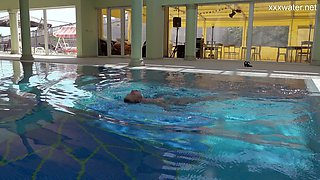 Slender swimmer Alla Zlatavlaska shows a great underwater show