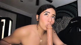 Big boob brunette masturbates on webcam