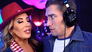 Cuntry Cock With Xander Corvus, Richelle Ryan - Brazzers