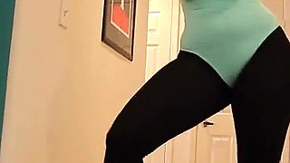 Big Natural Titty Babe Siri Exercises Her Pussy!