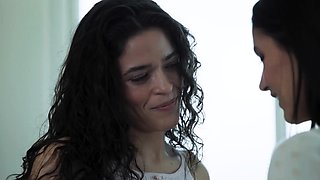 Lesbian babe licks and scissor fucks her roommate