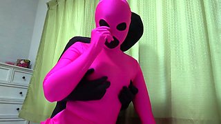 Amateur cd in latex masturbating dildoing