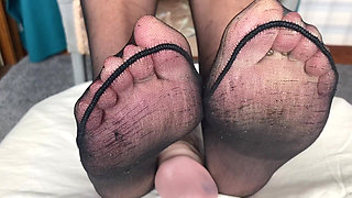 Mrs Mature Feet Showing You All Her Sexy Feet, Toes and Soles. Video Is Part of a Series Showing Her Feet and Toes. Part 3