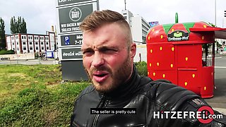 The MILF Hunter hunts down a raunchy Gothic MILF and bangs her in his fuck flat - Hitzefrei