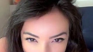 Amateur brunette double toying on webcam