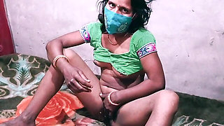 Desi village ka bhabhi ki chut mein garam hi